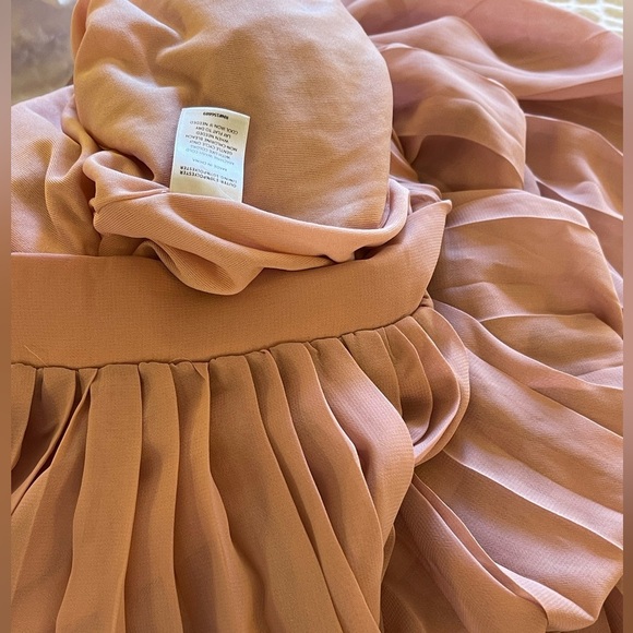 Elegant Pink Pleated Skirt - Picture 7 of 8